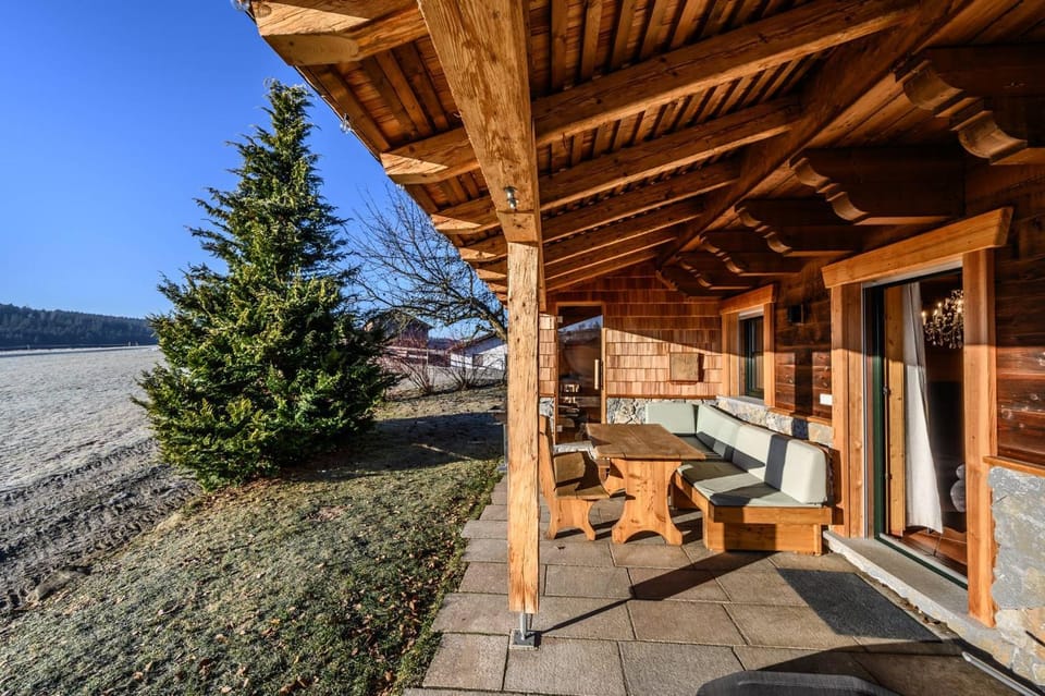 Property building, Natural landscape, Balcony/Terrace, Seating area