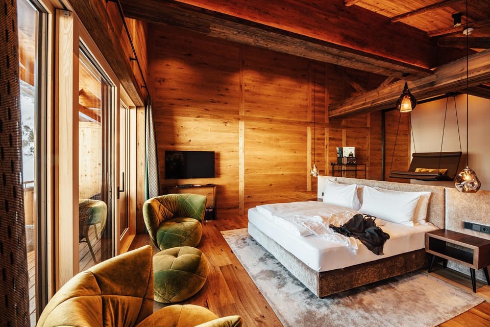 Bed, Living room, Photo of the whole room, Seating area