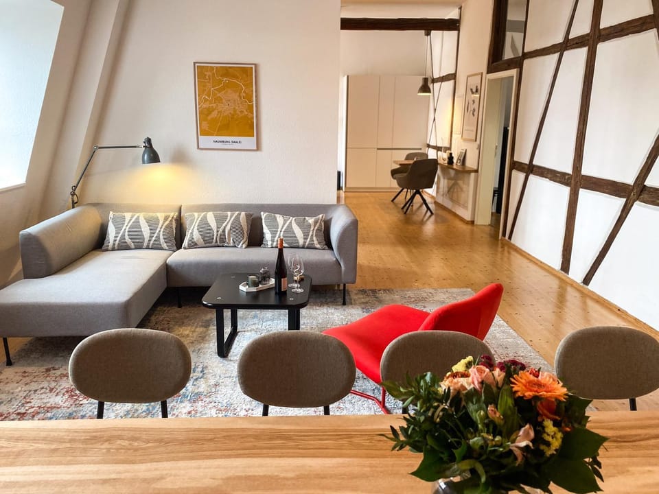 Living room, Seating area