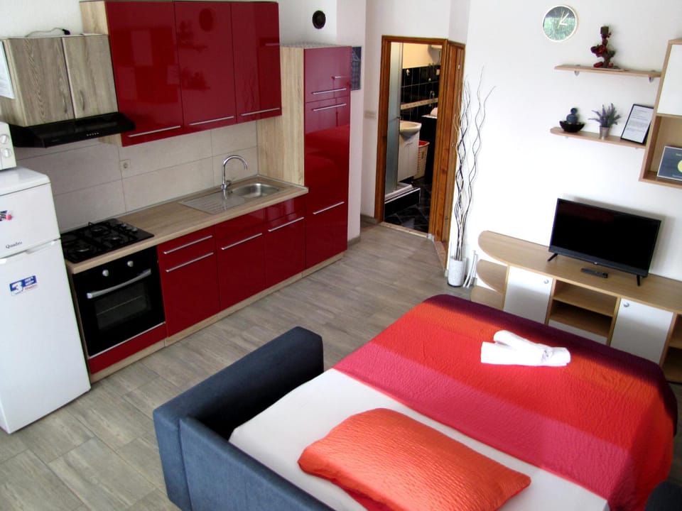 Kitchen or kitchenette, Living room