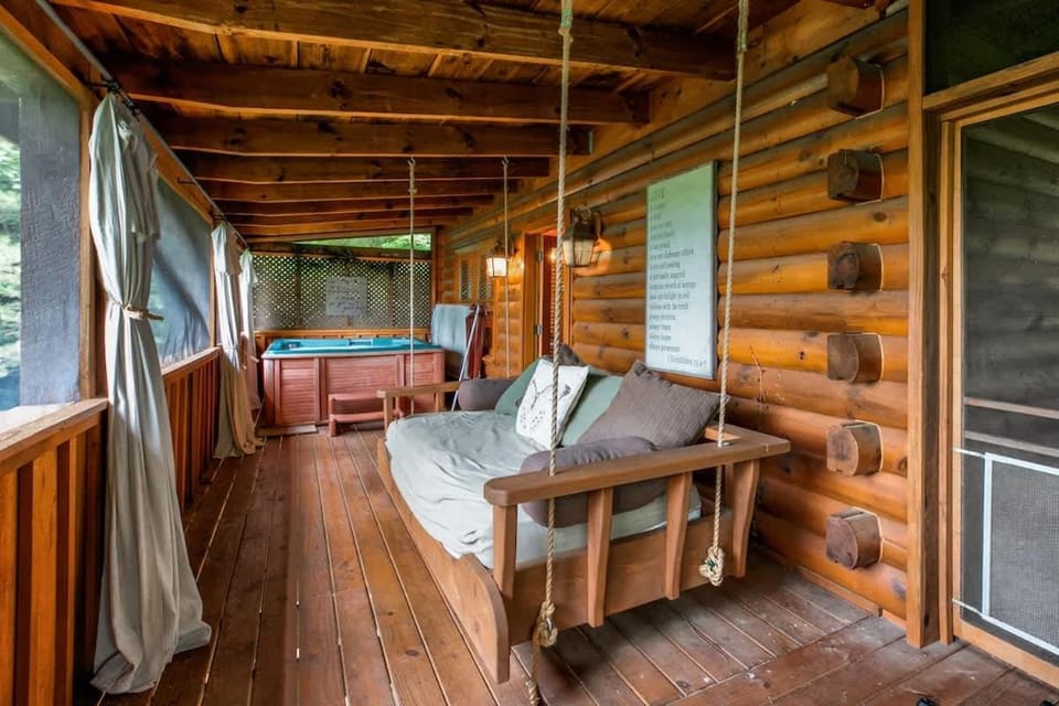 Nice View Fireplace, Hot Tub, Porch Bed, Private House in Gatlinburg