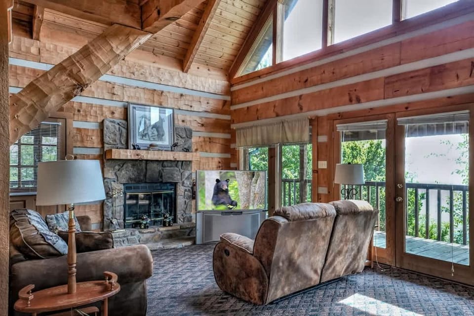 Super View,Smoky Mtn Log Cabin,Pool Table,Hot Tub Cabin in Sevier County