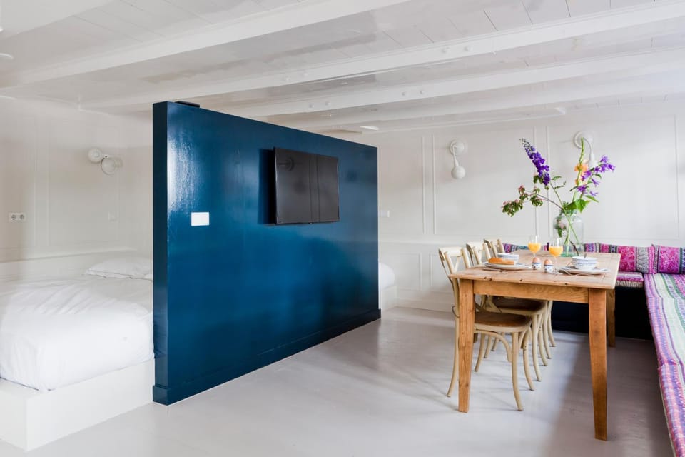Seating area, Dining area, Bedroom