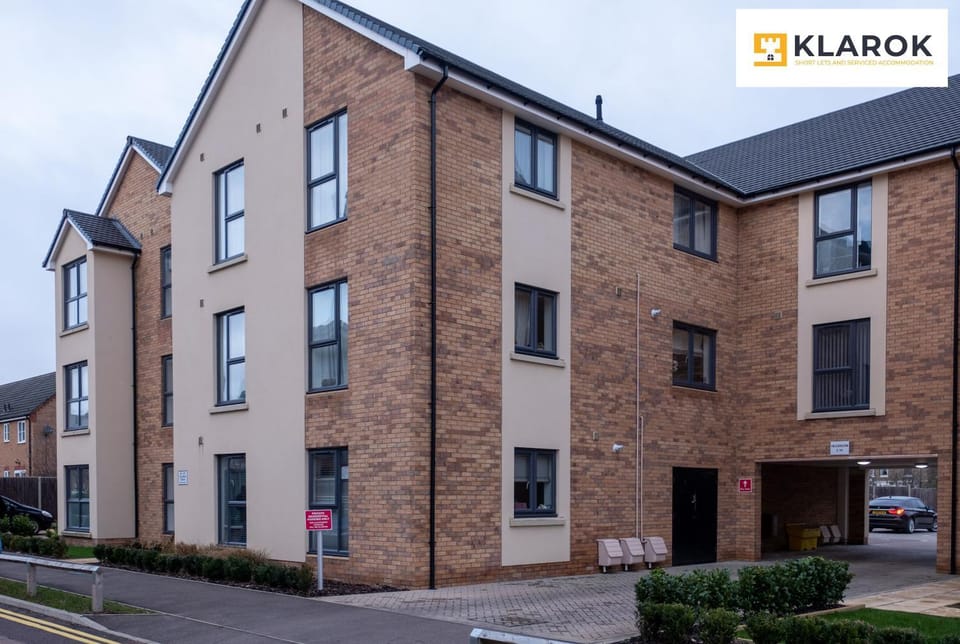 Property building, Day, Neighbourhood, Street view, Location, Parking