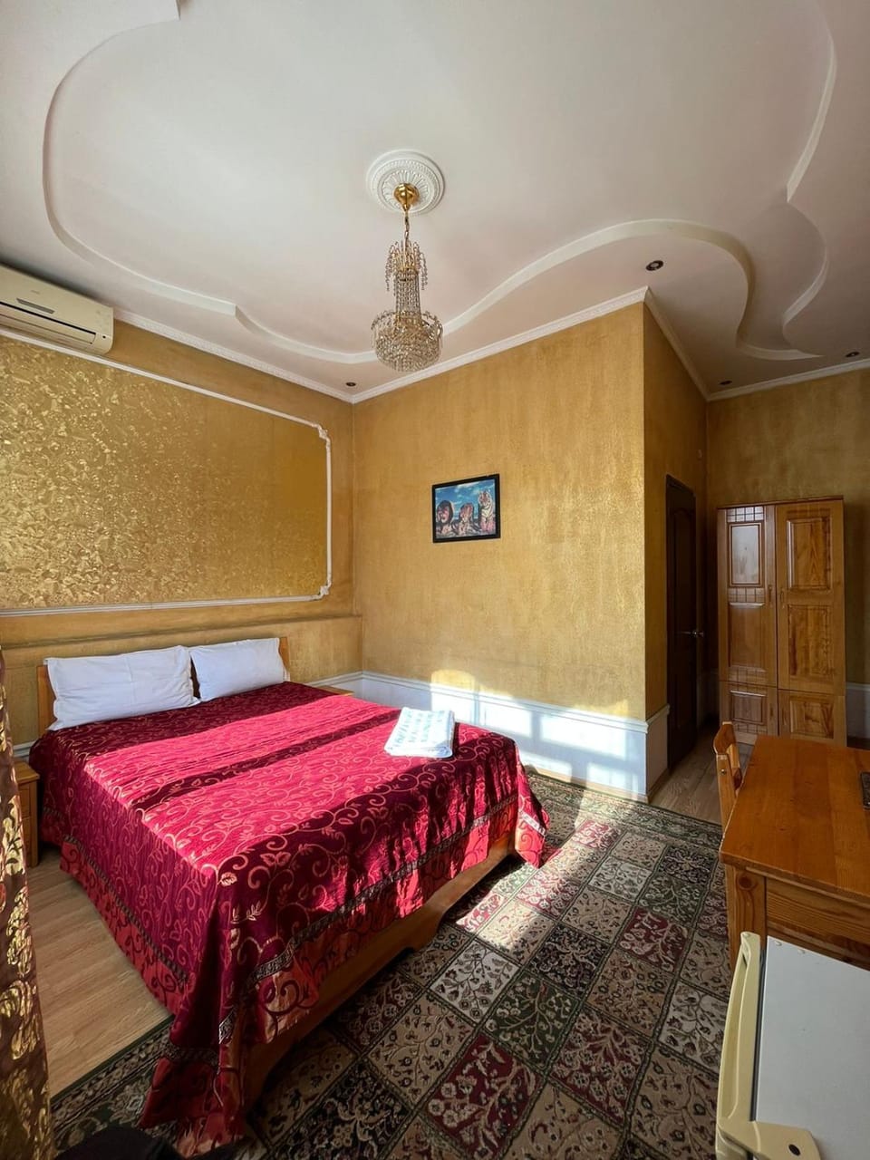 Bed, Photo of the whole room, Bedroom