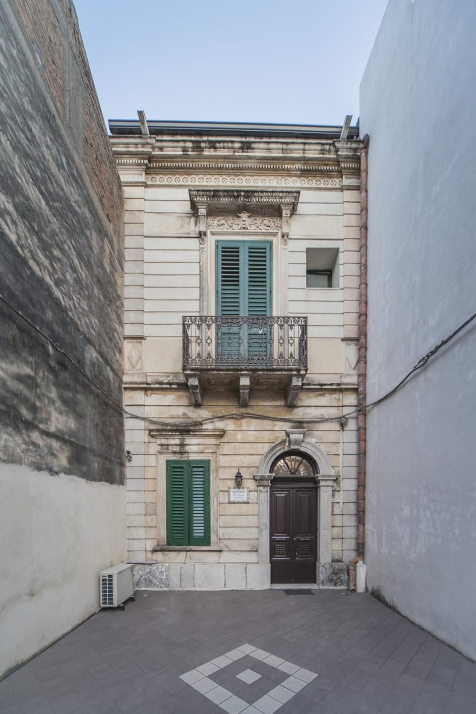 Facade/entrance
