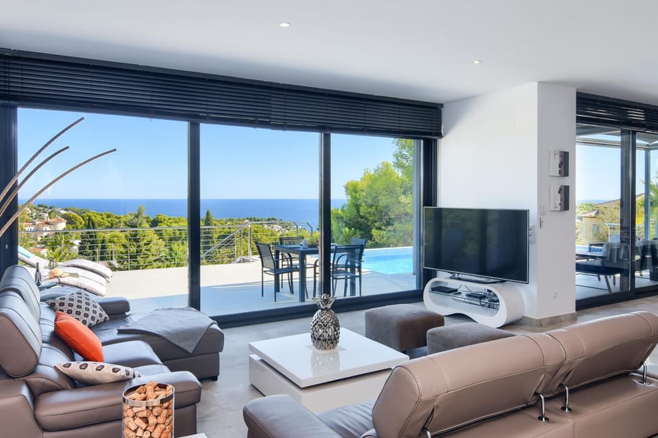 Communal lounge/ TV room, Living room