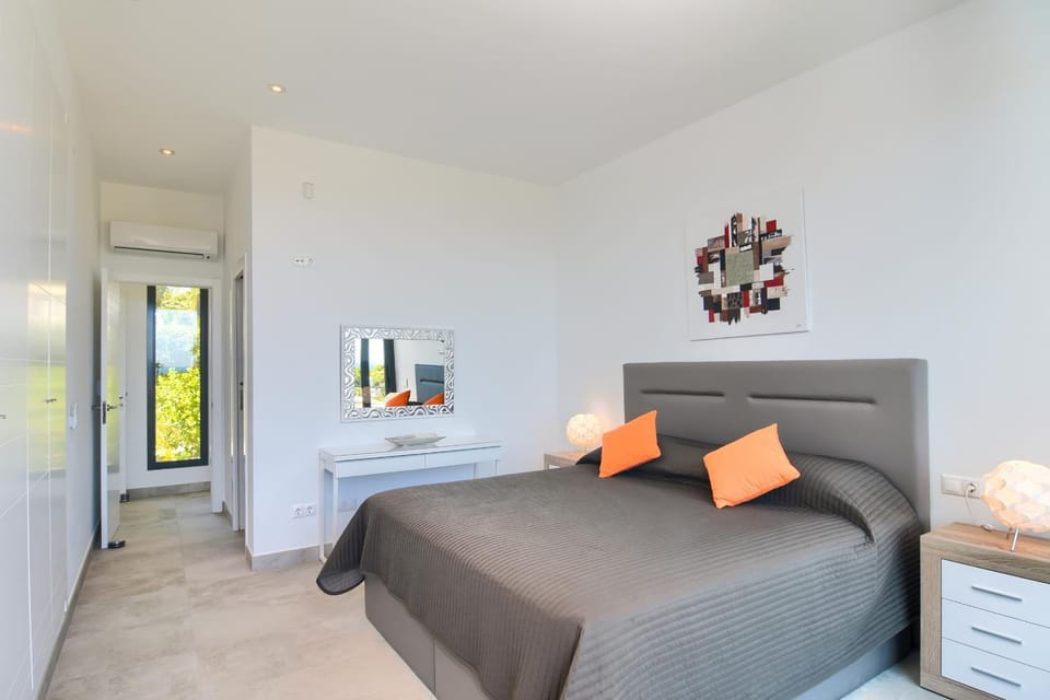Bed, Bedroom