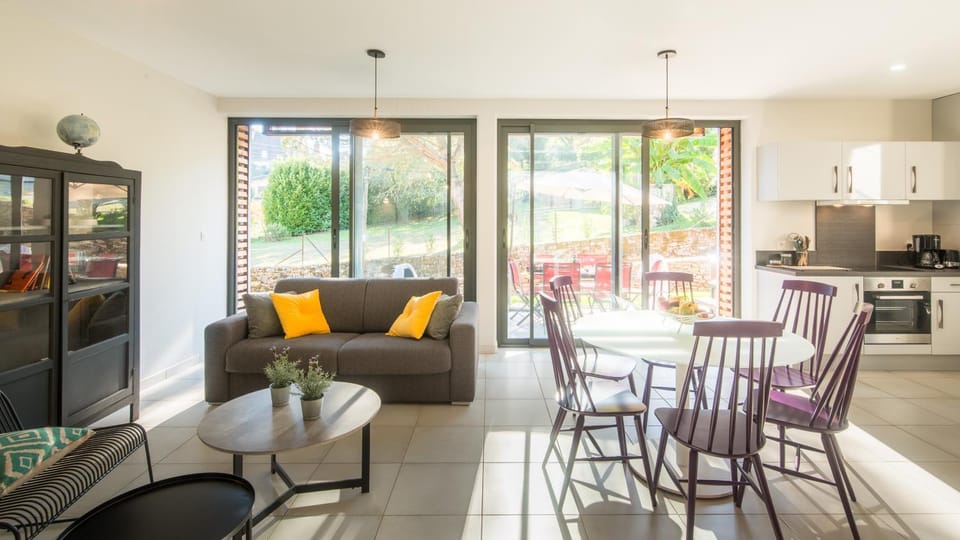Kitchen or kitchenette, Living room, Dining area