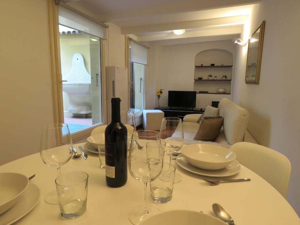Living room, Dining area