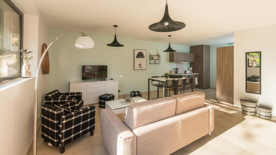 Kitchen or kitchenette, Living room, Dining area