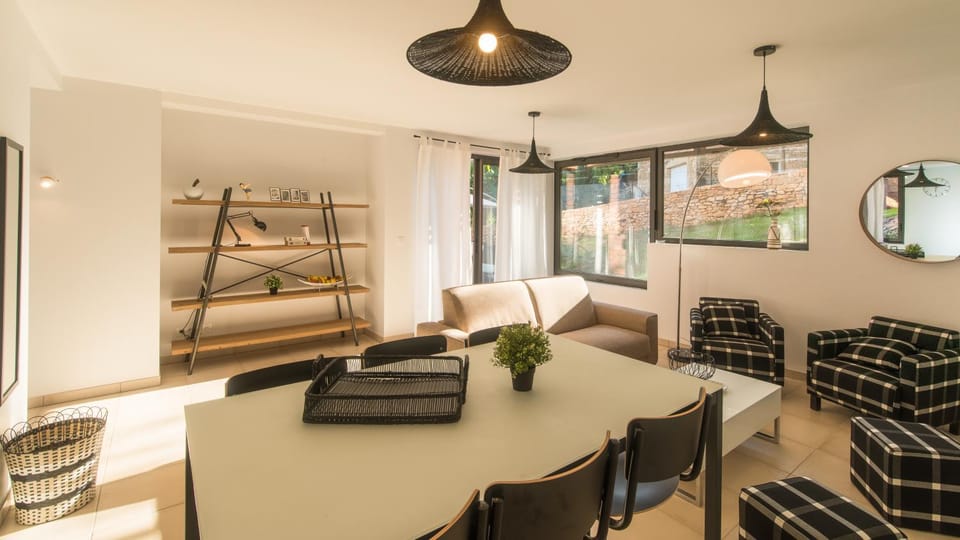 Living room, Dining area