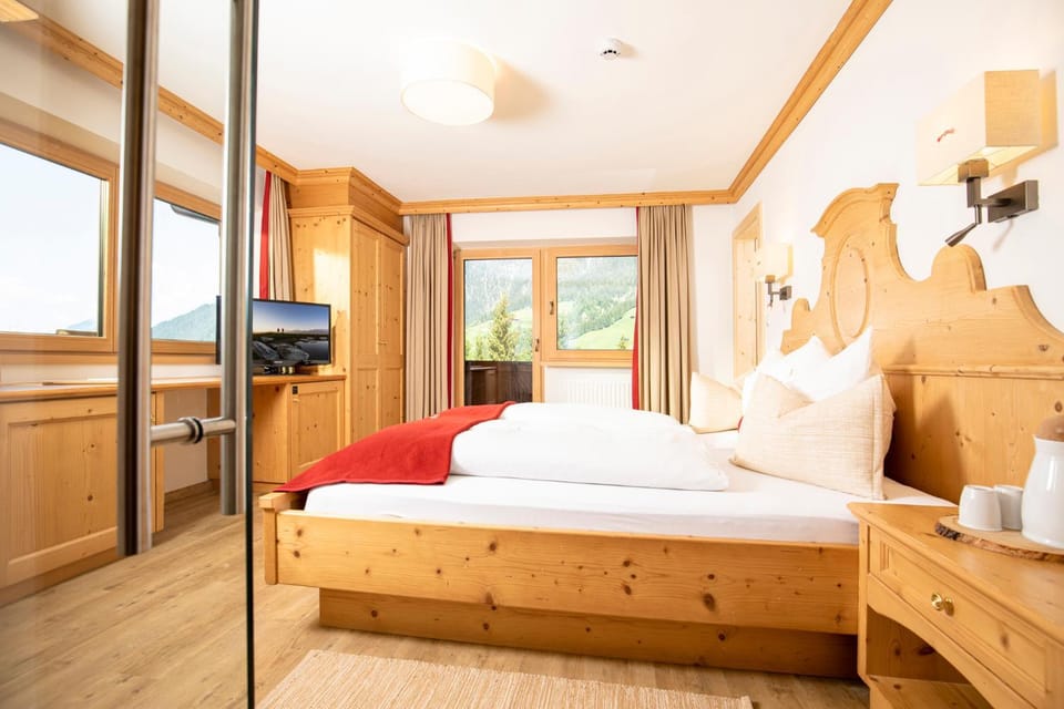 Decorative detail, Bedroom, Mountain view