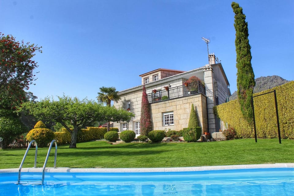 Property building, Garden, Swimming pool