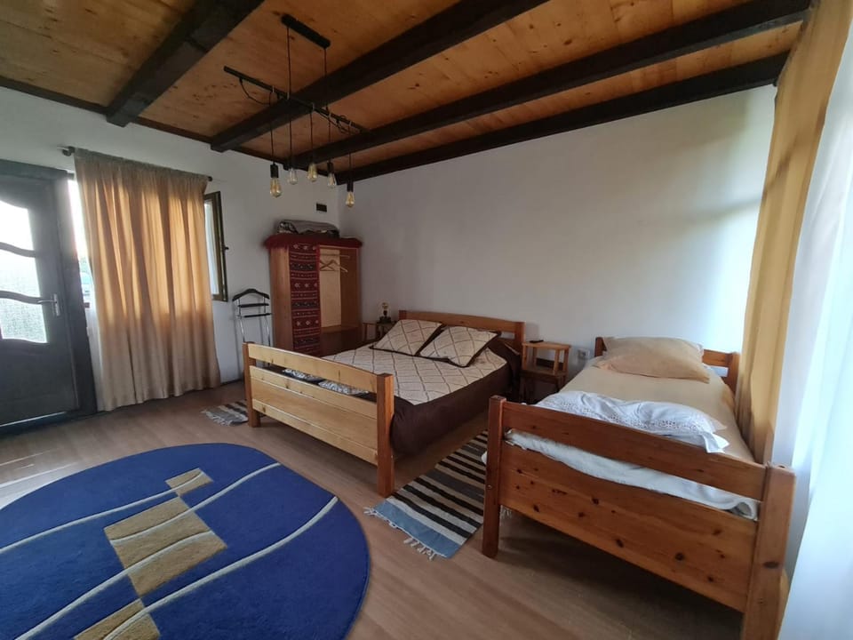 Jugul Țăranului Agropensiune Polovragi, Gorj Farm Stay in Romania