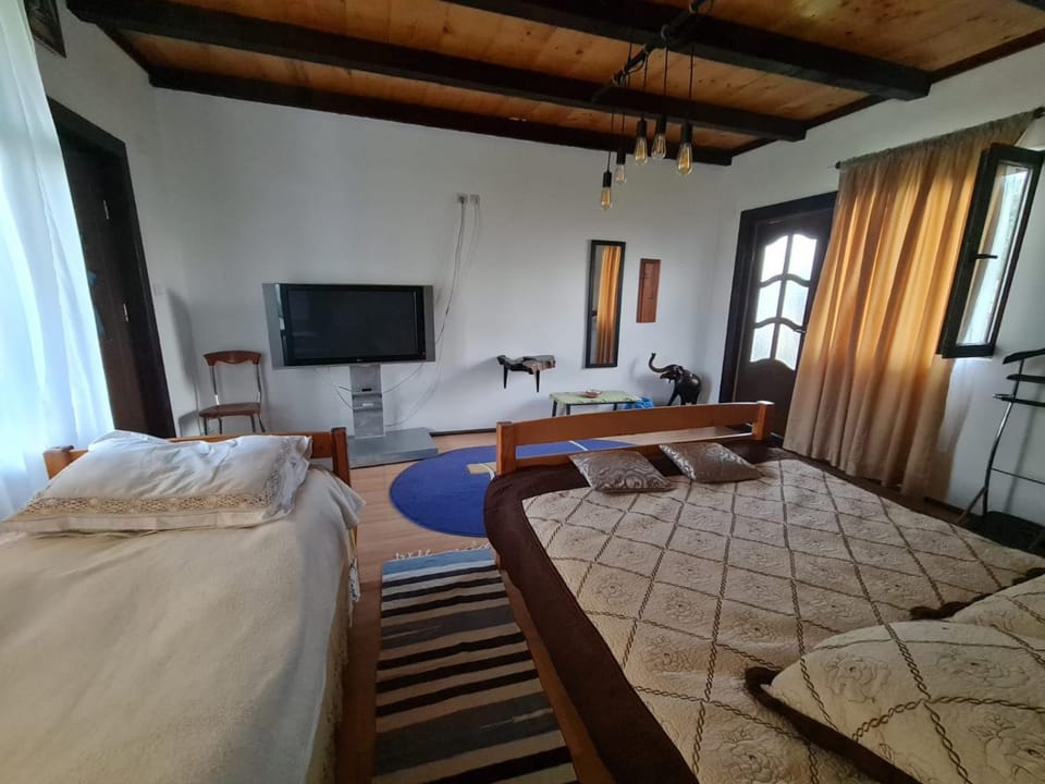 Jugul Țăranului Agropensiune Polovragi, Gorj Farm Stay in Romania