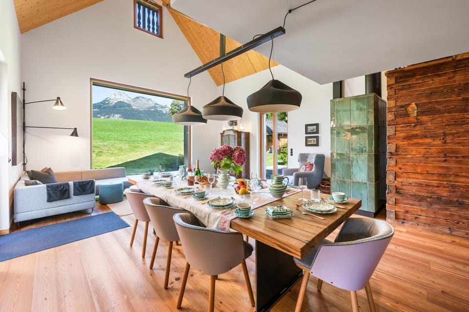 Living room, Seating area, Dining area, Mountain view