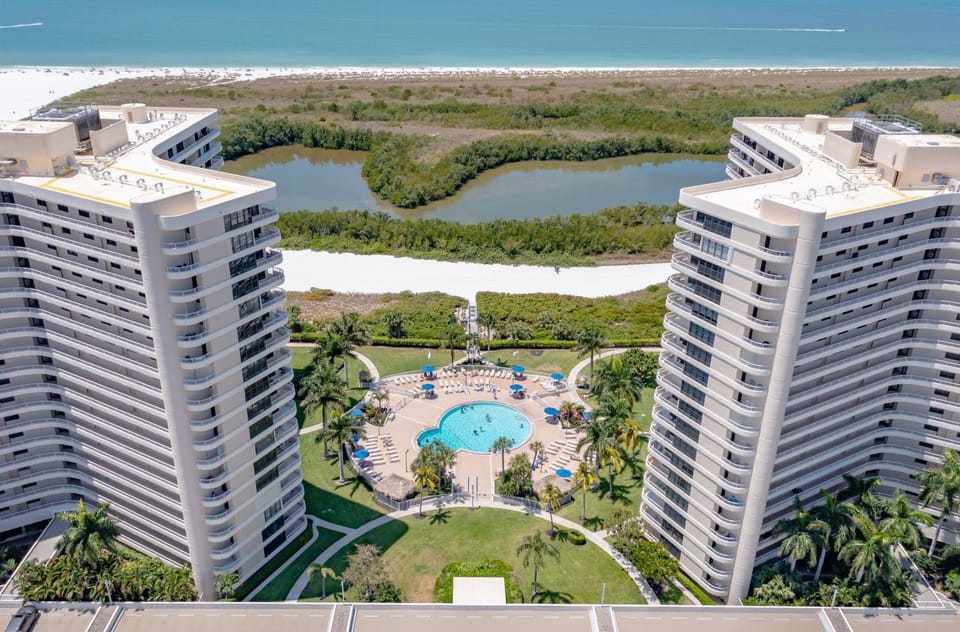 Updated 2 Bed Condo Offering Long Beach Views From Balcony Apartment in Marco Island