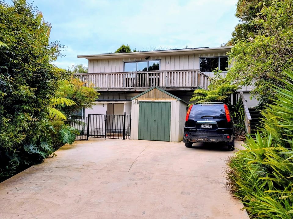 Property building, Day, Garden, Garden view, Parking