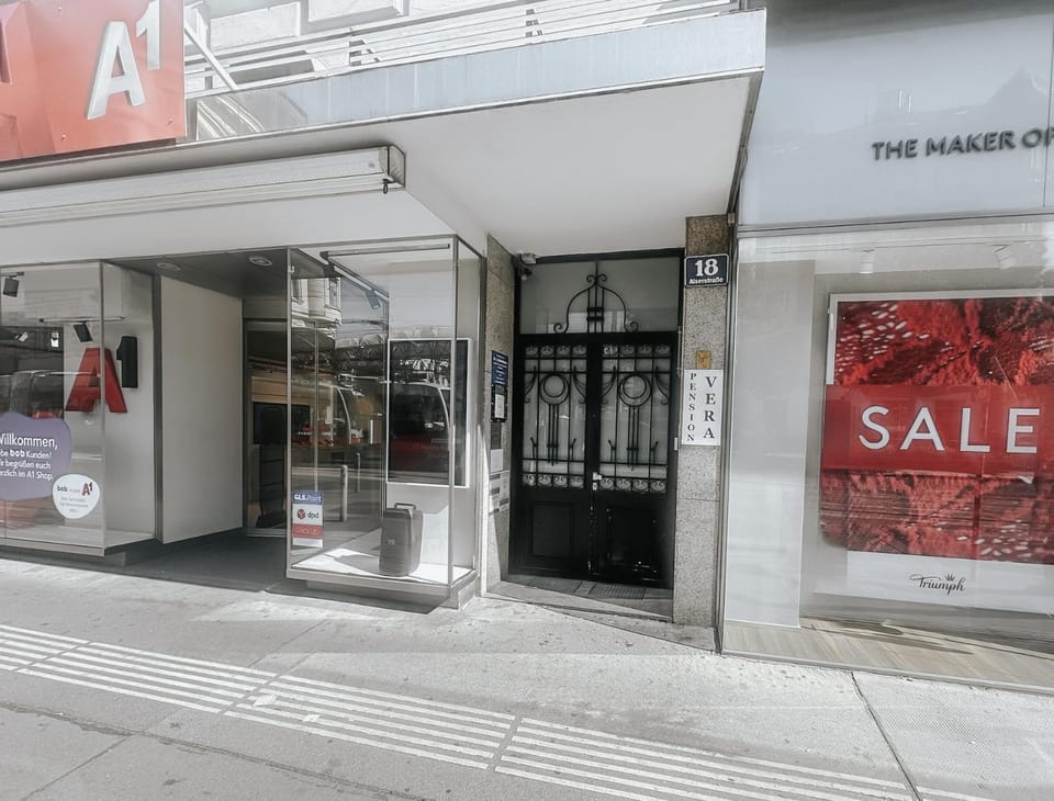 Facade/entrance