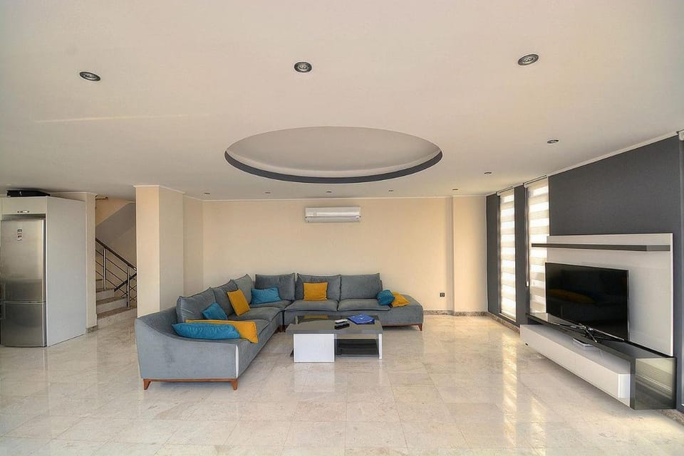 Communal lounge/ TV room, TV and multimedia, Living room, Seating area, Evening entertainment, air conditioner