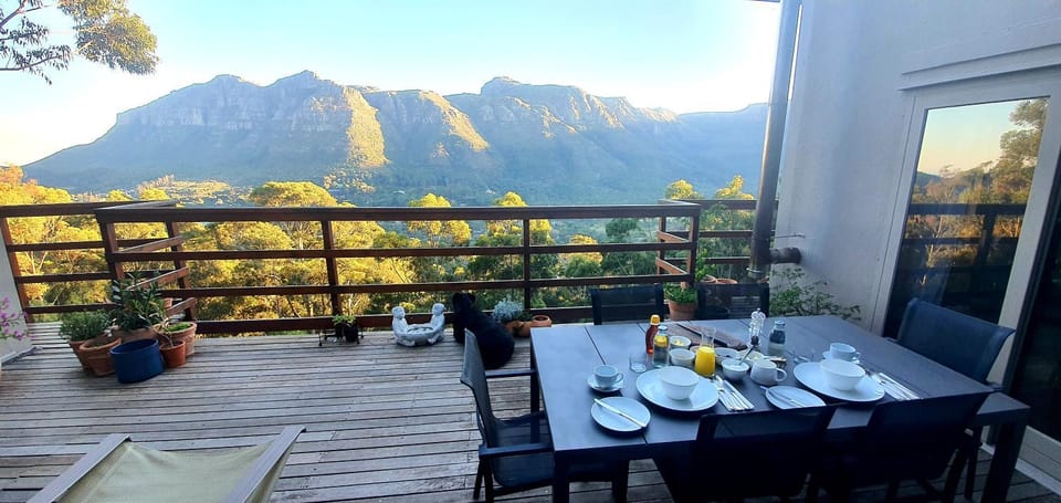 Restaurant/places to eat, Balcony/Terrace, Mountain view