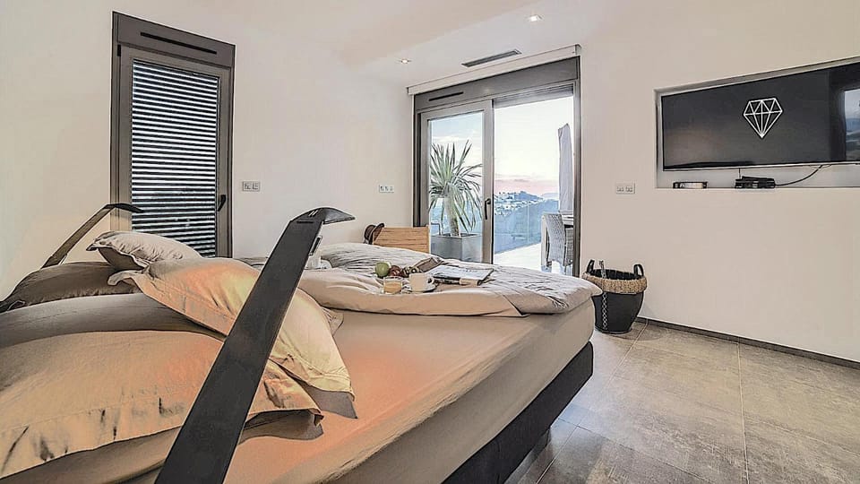 Bed, Bedroom