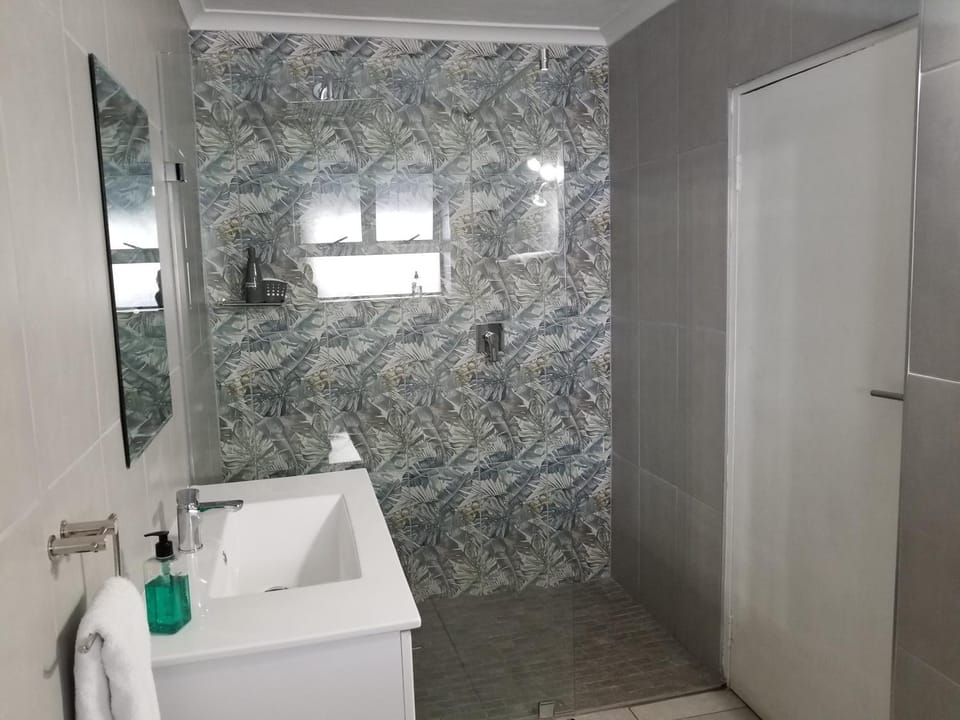 Shower, Bathroom, towels