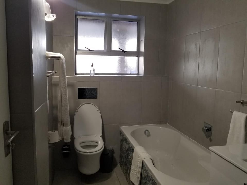 Shower, Toilet, Bathroom, Bath, towels