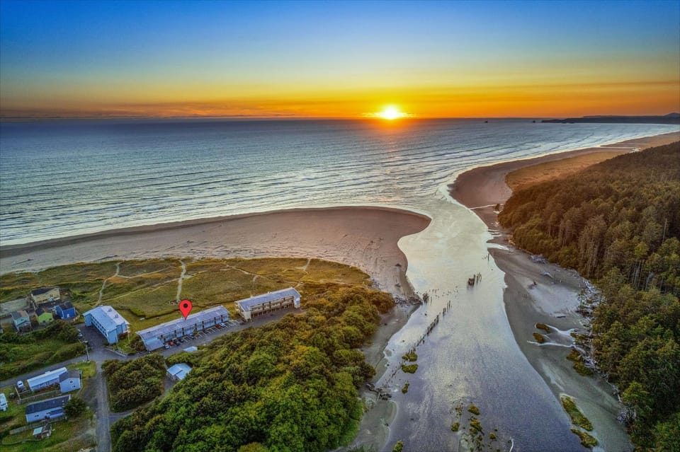 Hi-Tide Resort Hotel in Moclips