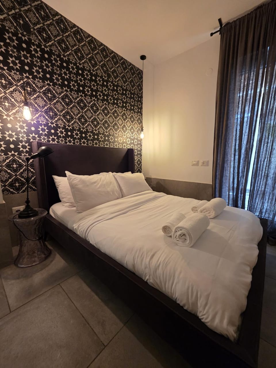 Bed, Decorative detail, Bedroom, towels