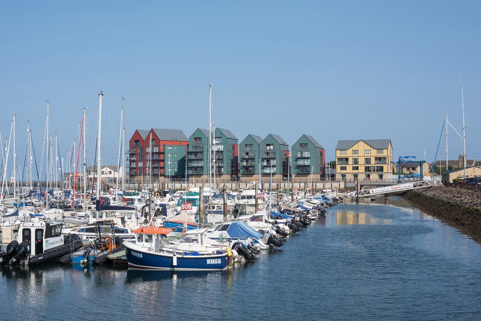 Property building, Nearby landmark, Neighbourhood