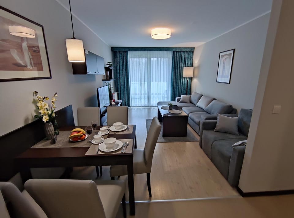 TV and multimedia, Living room, Dining area