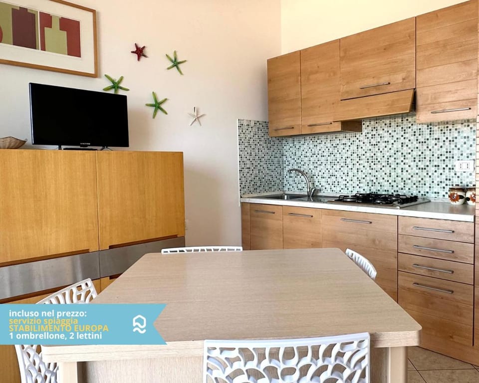 RS321 - Marcelli, trilocale fronte mare con spiaggia inclusa Apartment in Marcelli