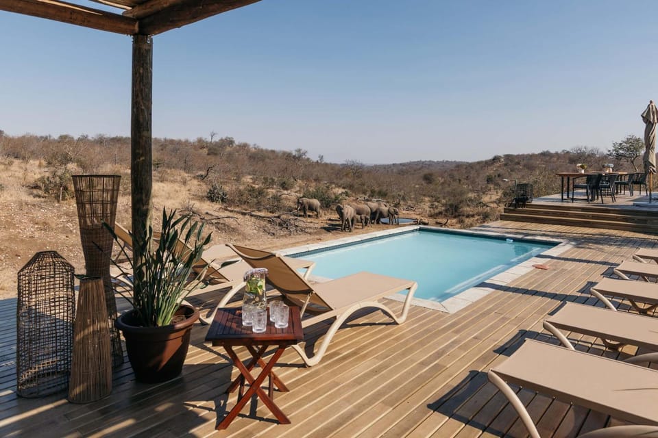 Mountain view, Pool view, Swimming pool