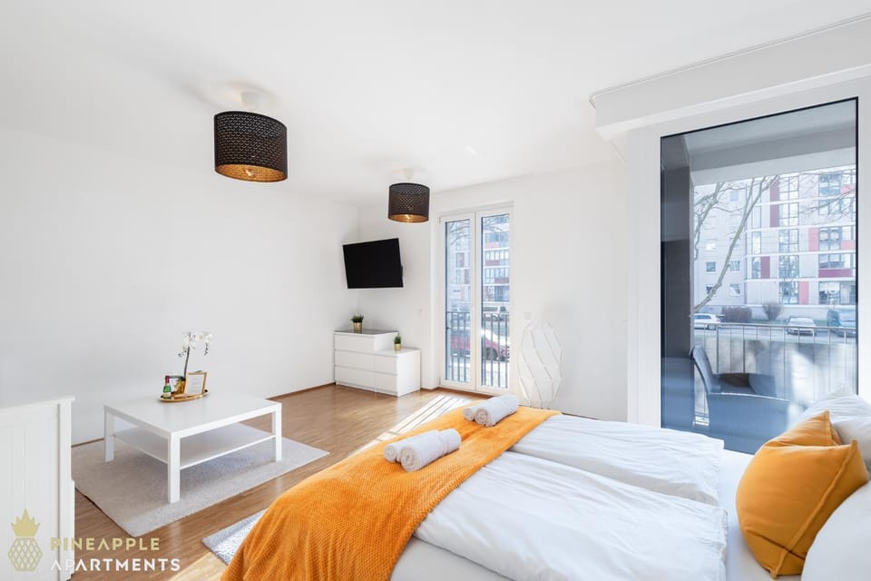 Bed, TV and multimedia, Photo of the whole room