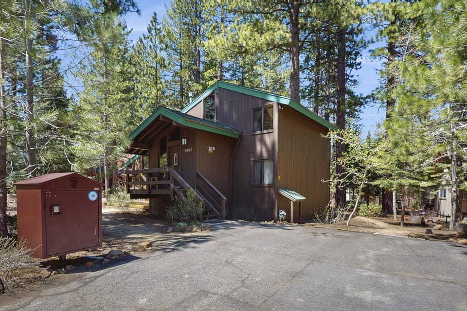 Indian Hill Hush House in Sierra Nevada