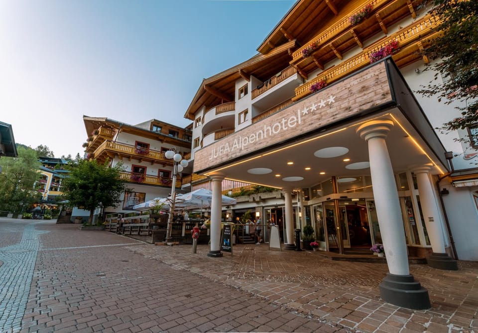 Property building, Facade/entrance