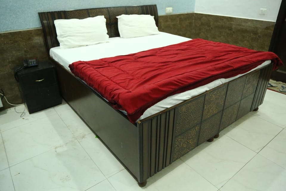 Hotel The Diamond 2 min from Zirakpur bus stand Hotel in Punjab, India