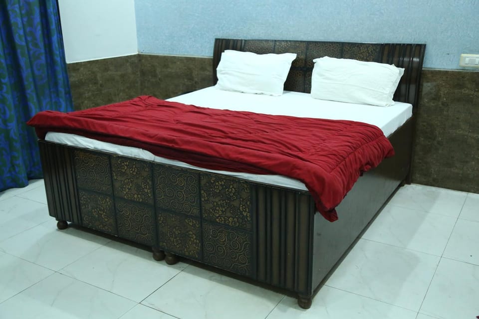 Hotel The Diamond 2 min from Zirakpur bus stand Hotel in Punjab, India