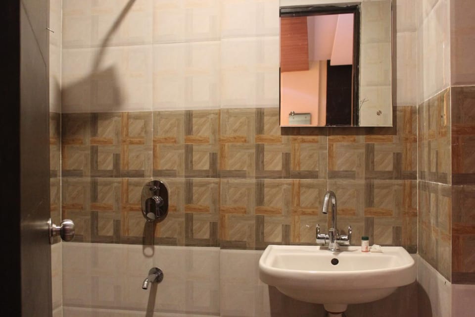 Hotel The Diamond 2 min from Zirakpur bus stand Hotel in Punjab, India