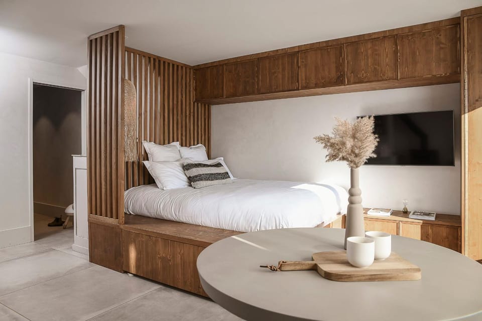 Bed, Photo of the whole room