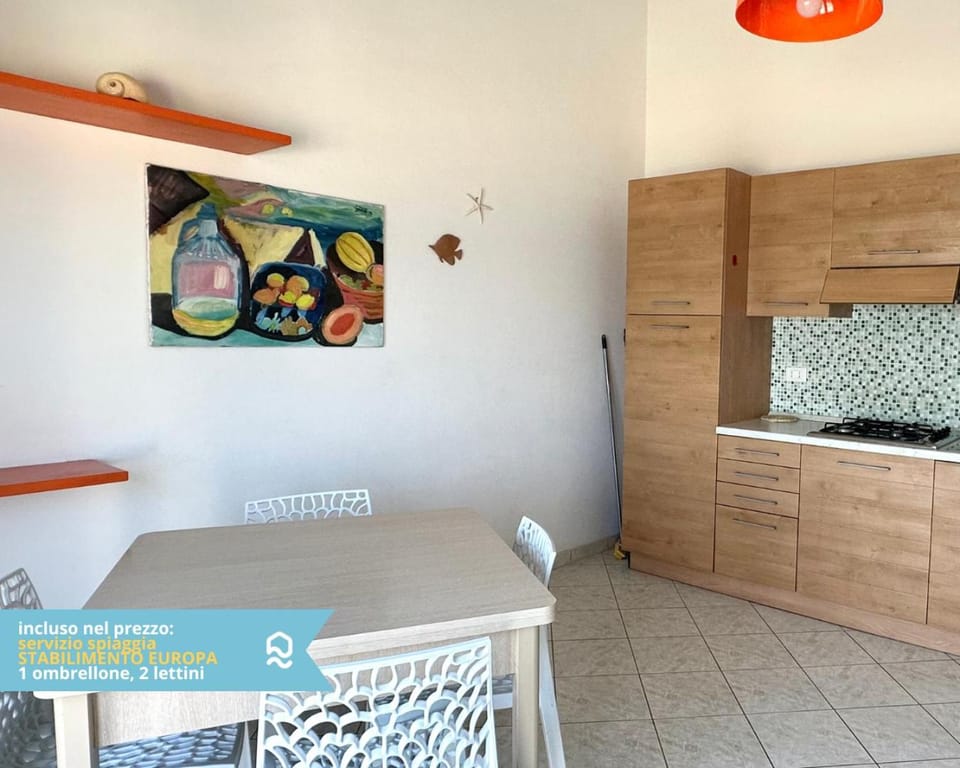 RS323 - Marcelli, bilocale fronte mare con spiaggia inclusa Apartment in Marcelli