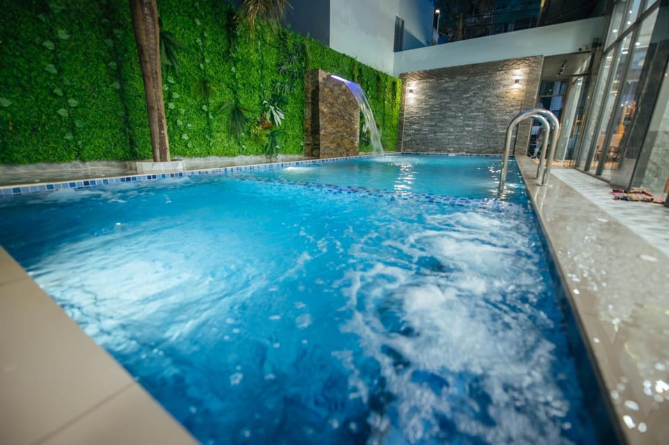 Massage, Swimming pool