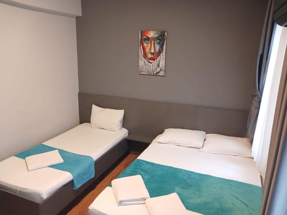 Bedroom, towels