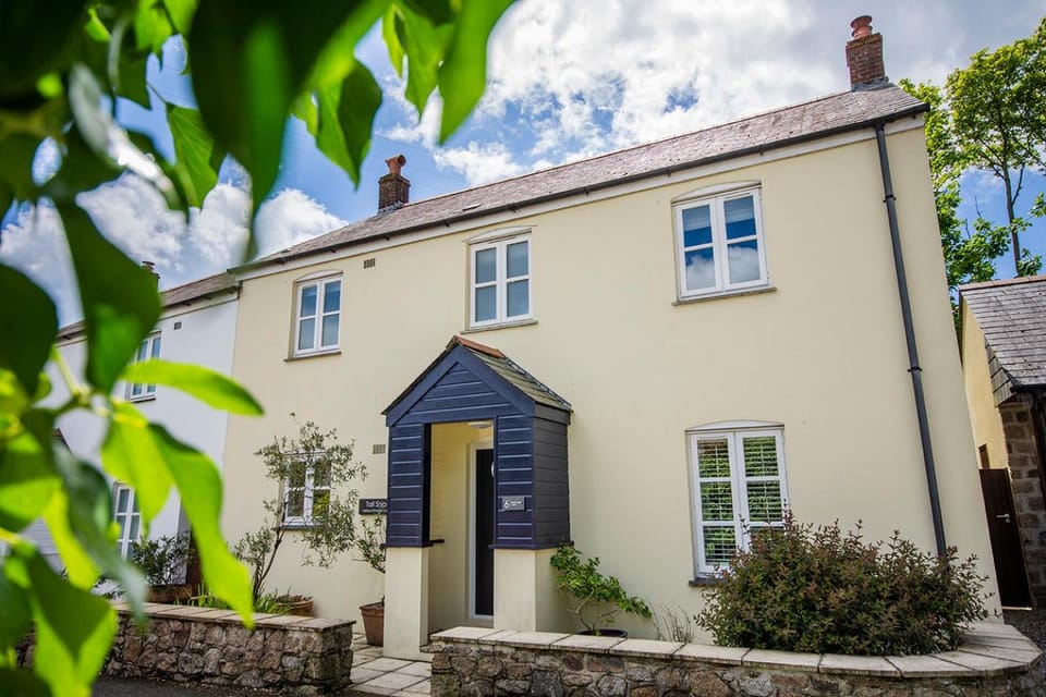 Tall Ships, 75m to harbour, secluded garden & parking for 3 cars House in Saint Austell