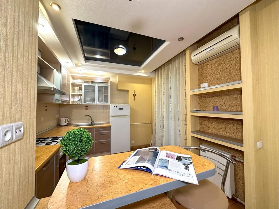 Dining area, kitchen