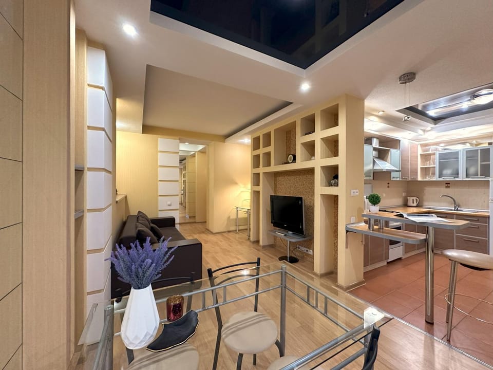 Dining area, kitchen