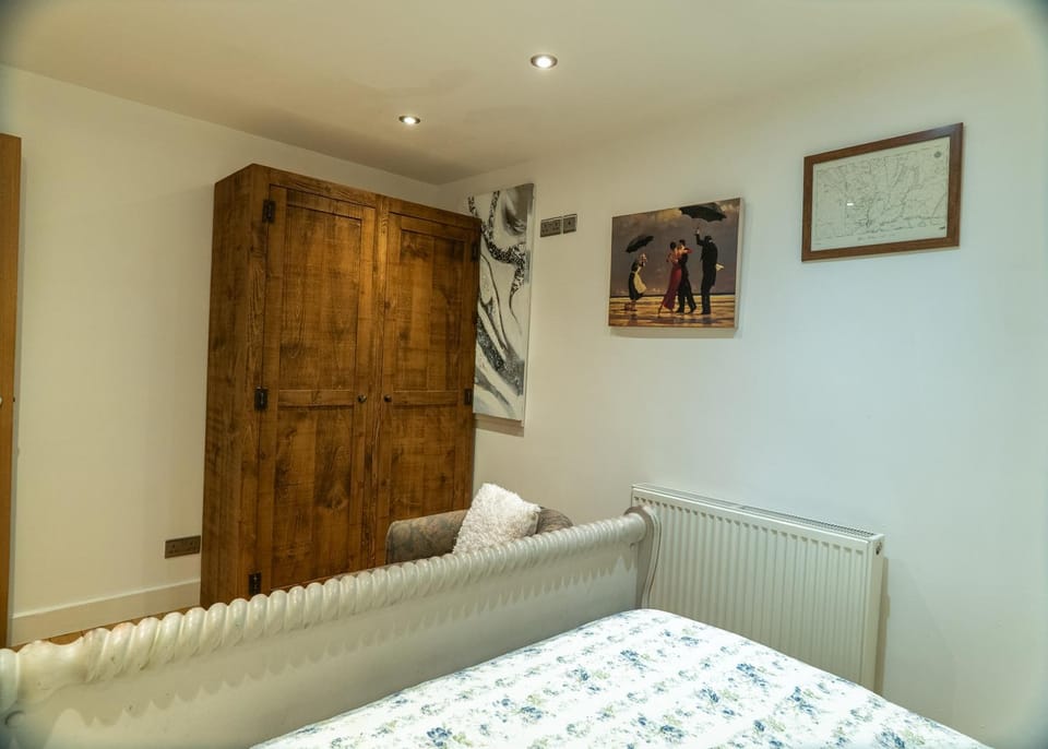 Pine cottage with private hot tub Apartment in Staffordshire Moorlands District