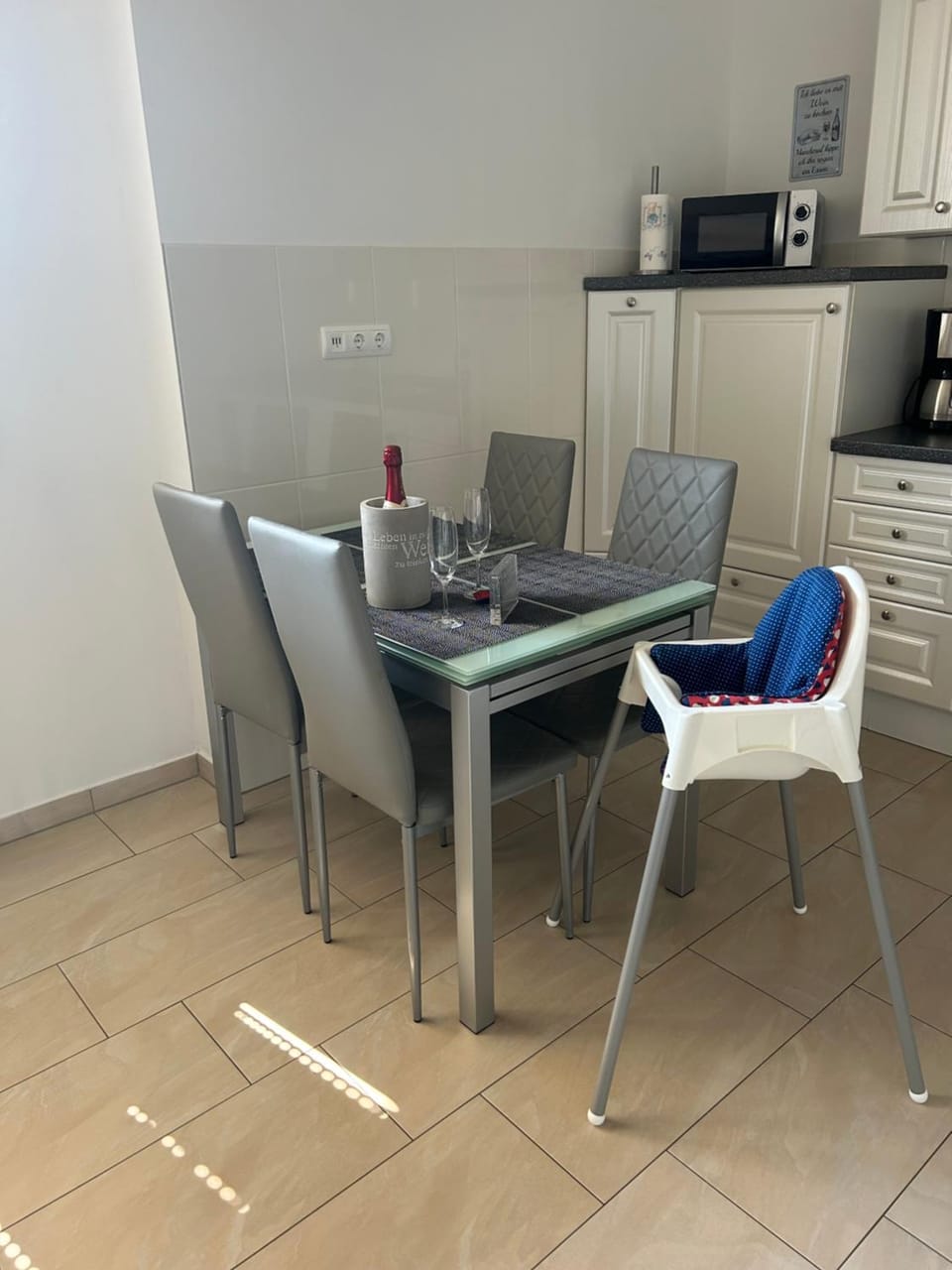 Dining area, children, minibar